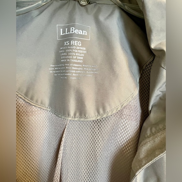 LL Bean H2Off Mesh Lined Rain Jacket fully loaded with features - Picture 3 of 9